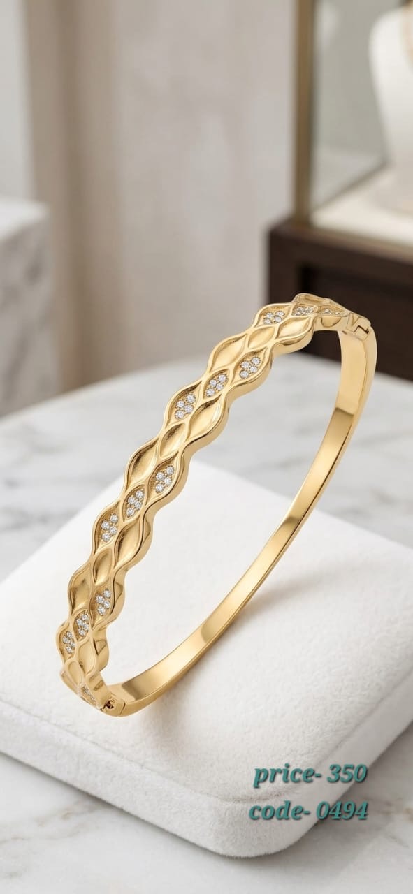 Anti tarnished Clip bangle